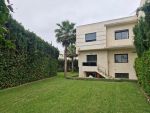 villa 3 faces de 240m² hab. sur 250m de terrain, meublé situé derrière MAC DO